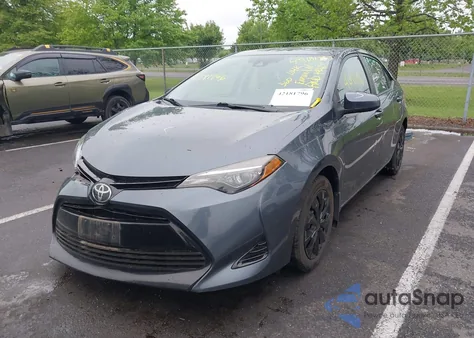 2018 Toyota Corolla Le z USA, uszkodzony, nr VIN 2T1BURHE7JC113386